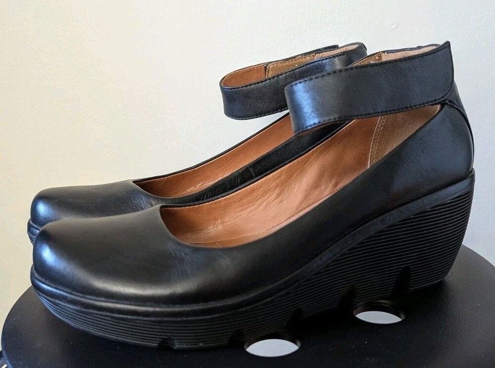 Clarks Artisan Black Leather Clarene Tide Wedge Shoes 8 Ankle Strap Comfort EUC